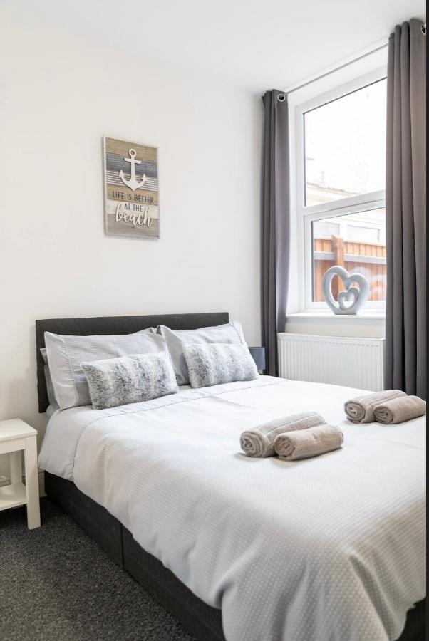 Megs Island Guest House Κλίθορπς Εξωτερικό φωτογραφία