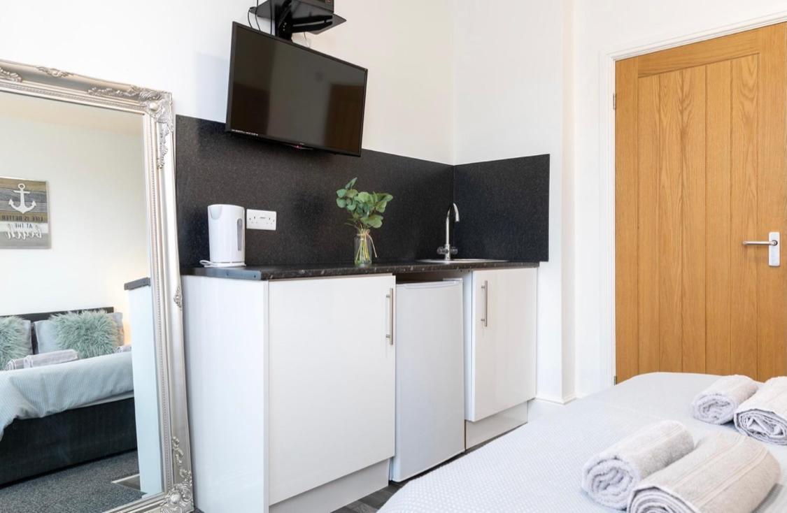 Megs Island Guest House Κλίθορπς Εξωτερικό φωτογραφία